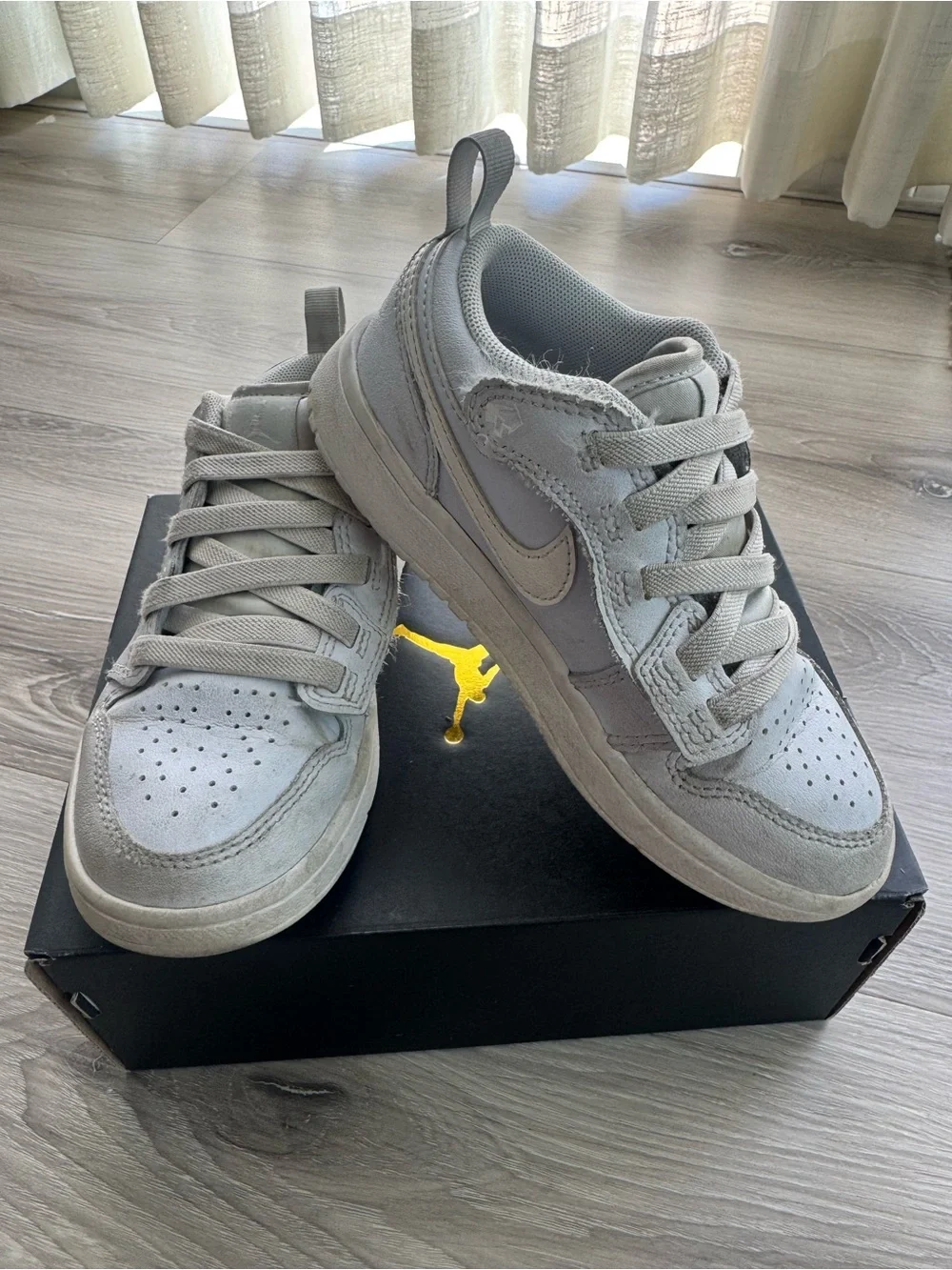 Nike JORDAN 1 LOW ALT (PS)- size: 12.5 (Used)